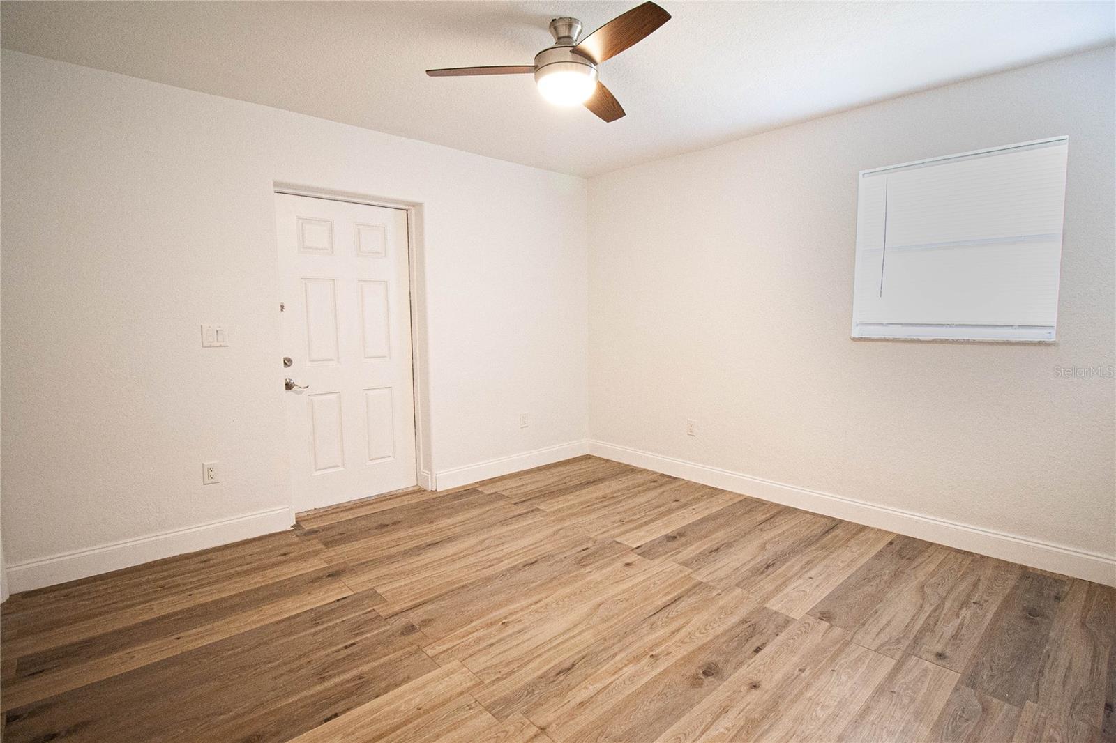 2345 FLOYD ST — photo 3