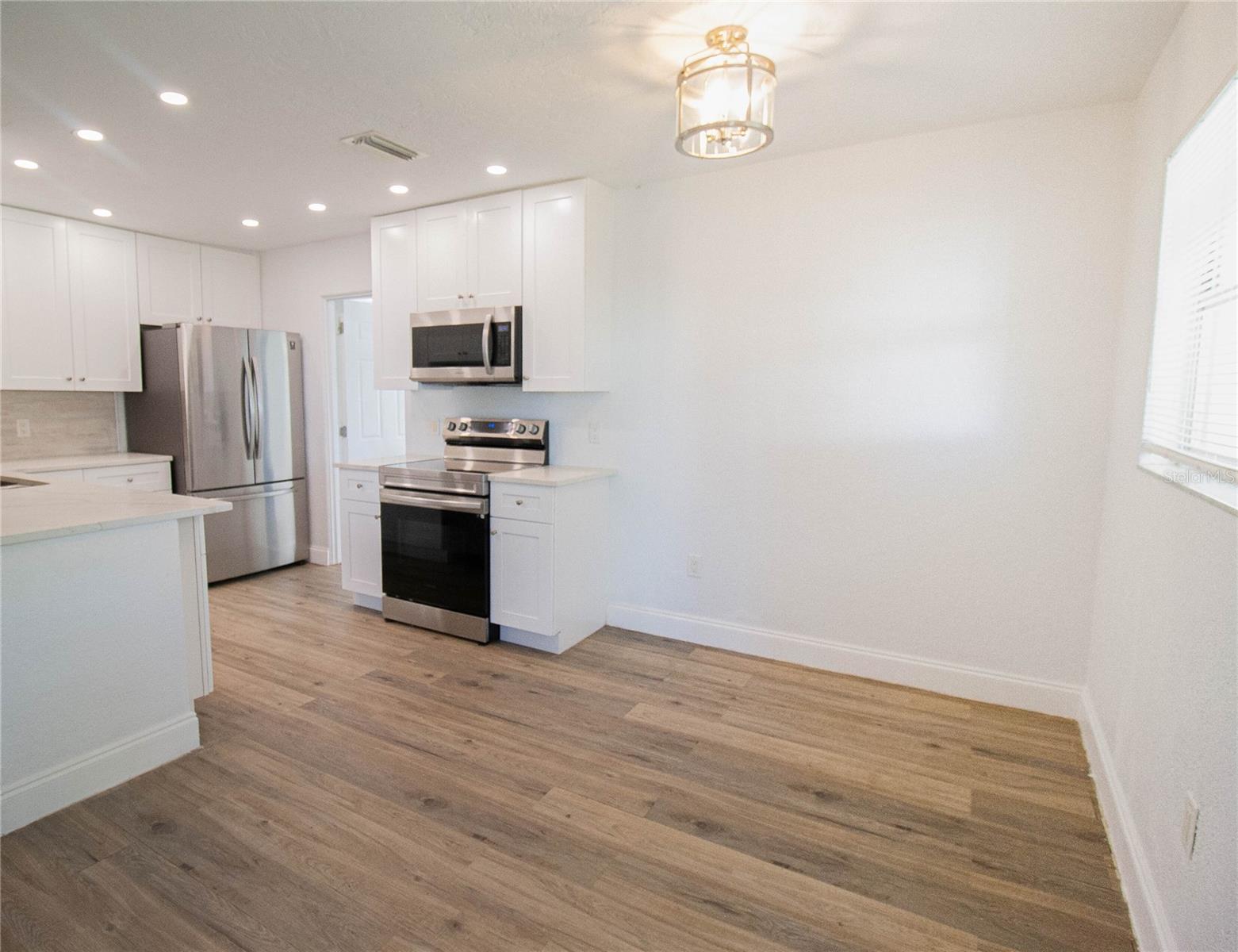 2345 FLOYD ST — photo 12