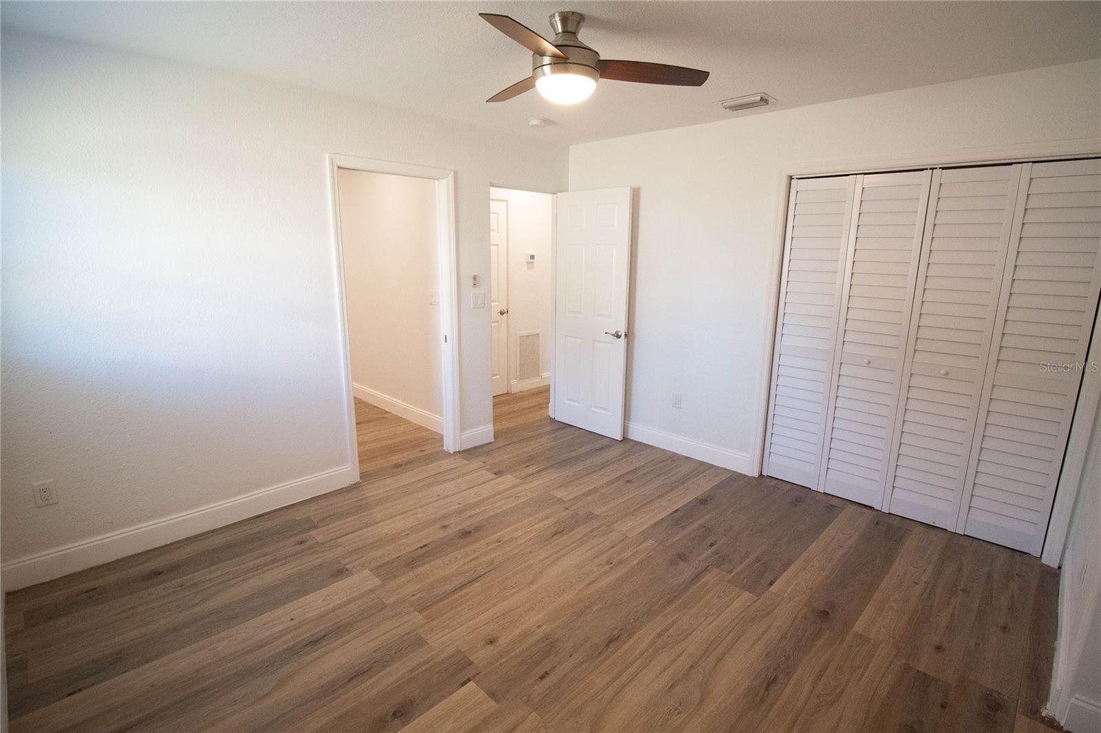 2345 FLOYD ST — photo 2