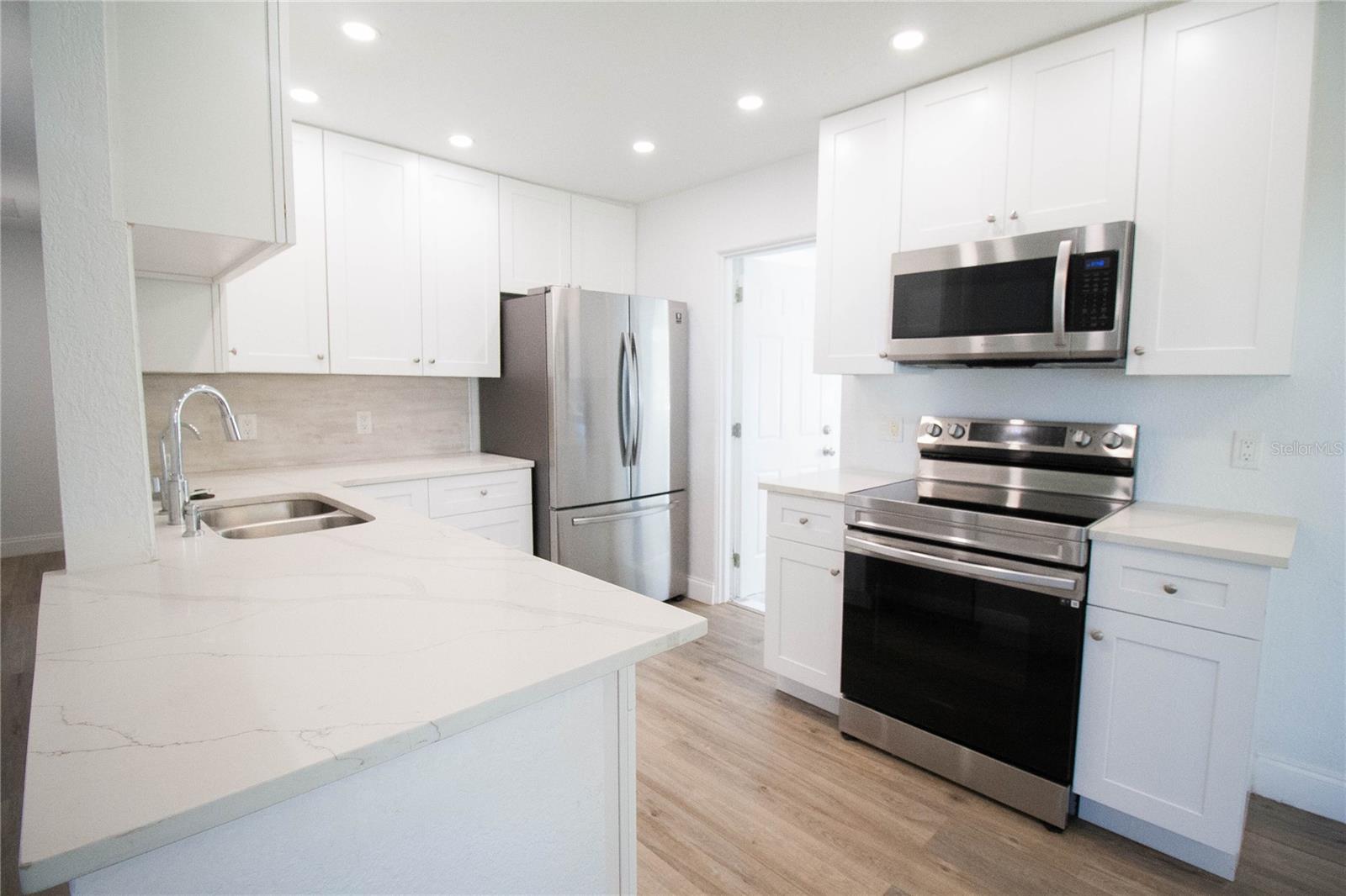 2345 FLOYD ST — photo 14
