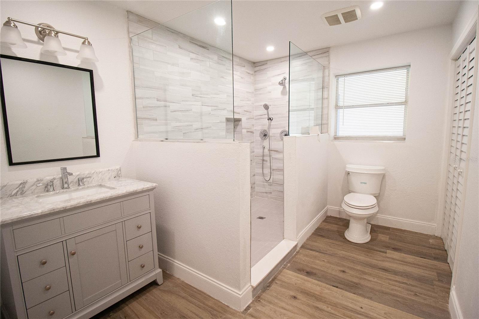 2345 FLOYD ST — photo 4