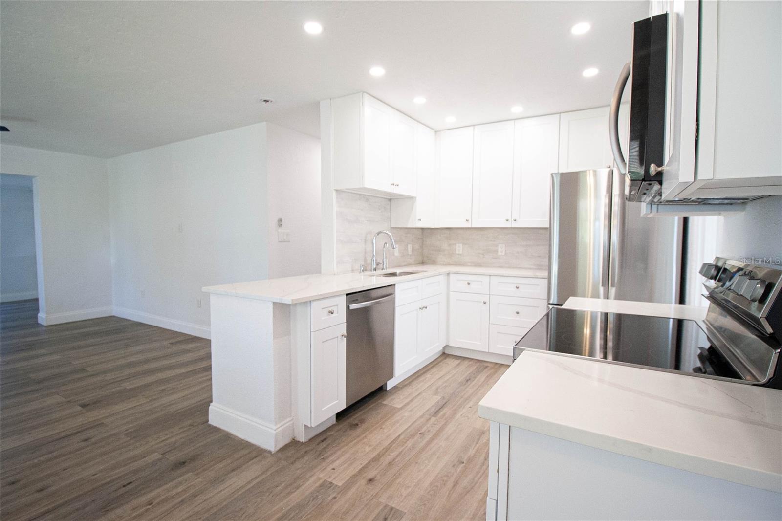 2345 FLOYD ST — photo 13