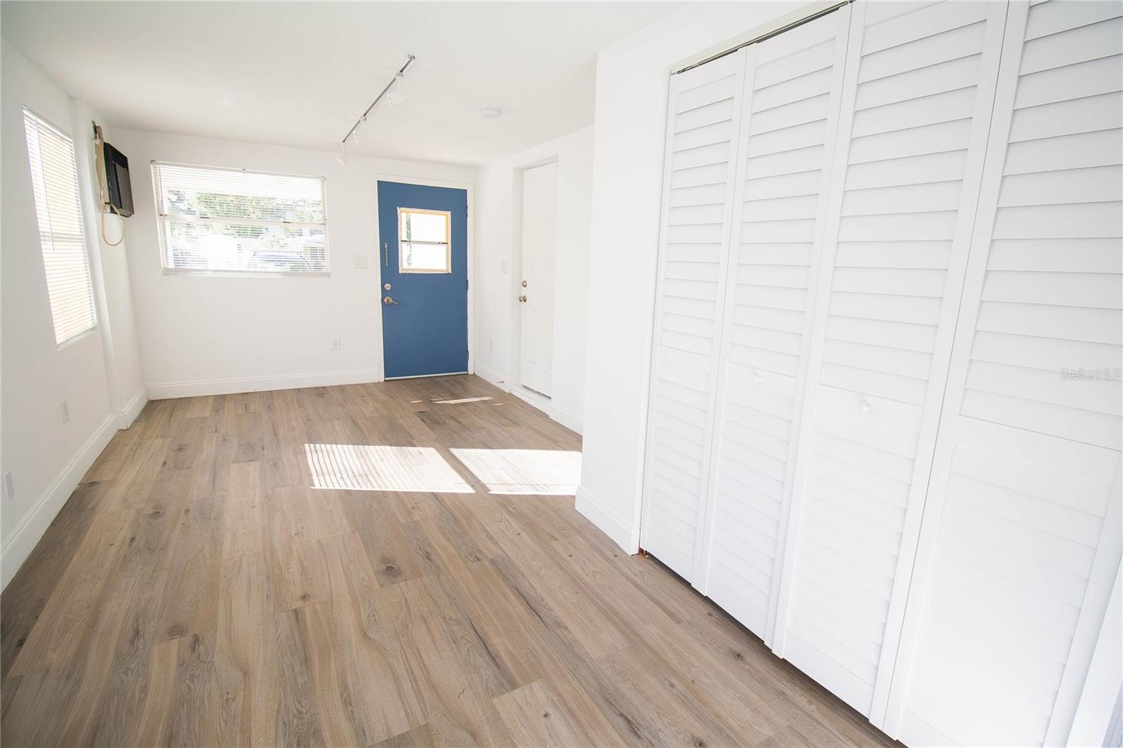 2345 FLOYD ST — photo 20