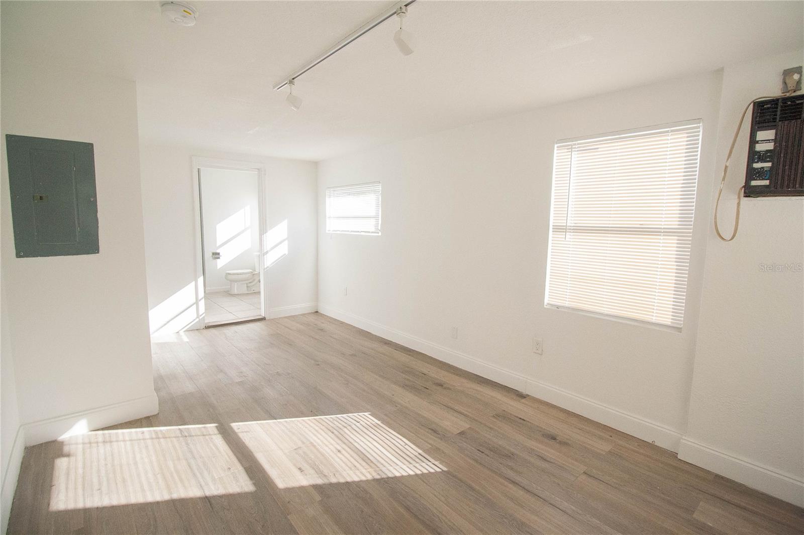 2345 FLOYD ST — photo 17