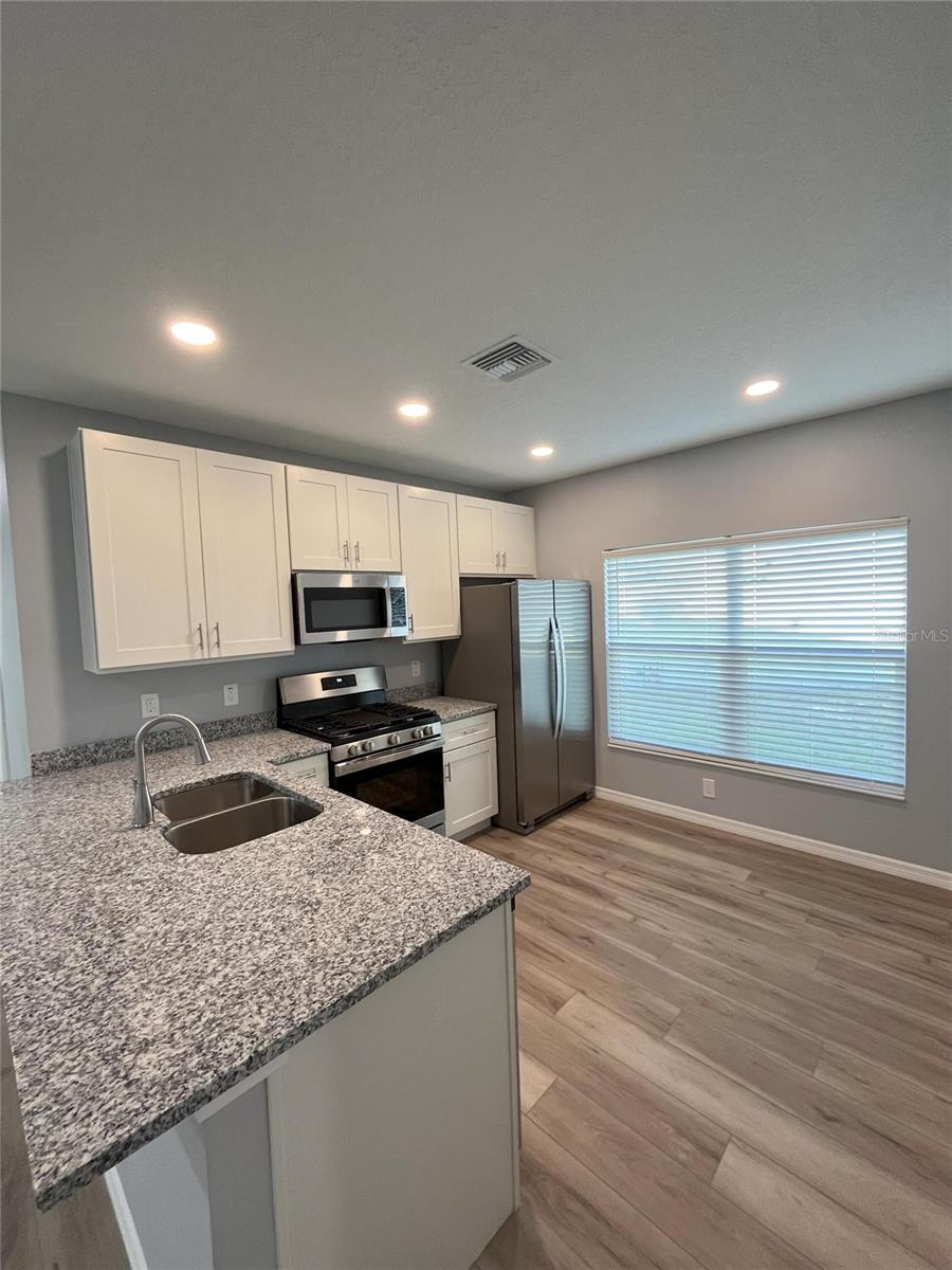 3304 SUMMER ISLAND CT — photo 5