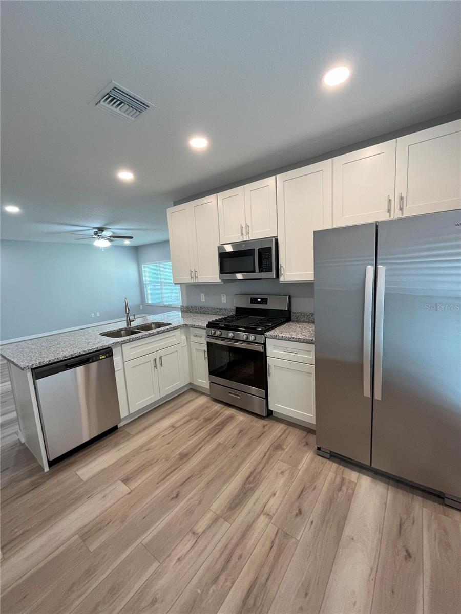 3304 SUMMER ISLAND CT — photo 4