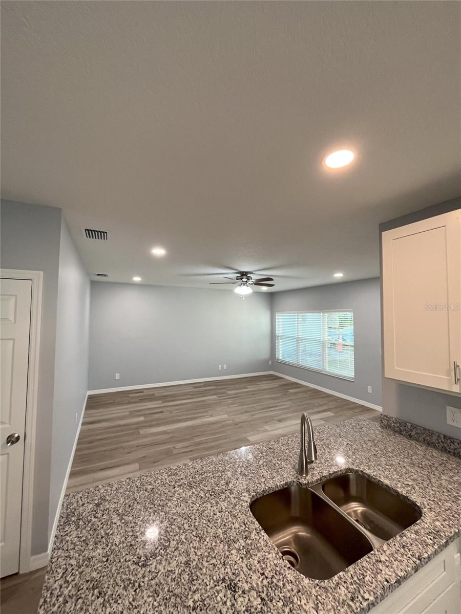 3304 SUMMER ISLAND CT — photo 6