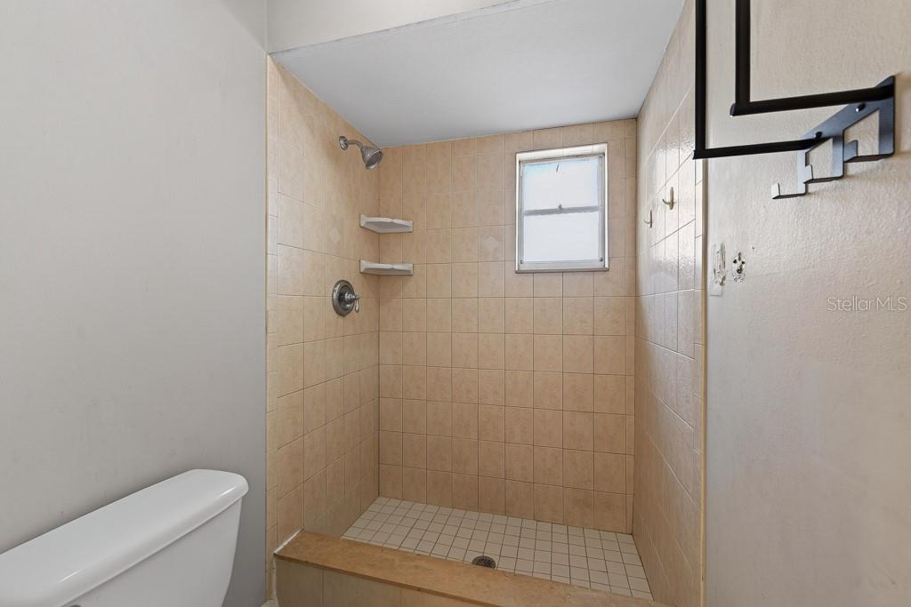 518 WYNNWOOD DR — photo 37