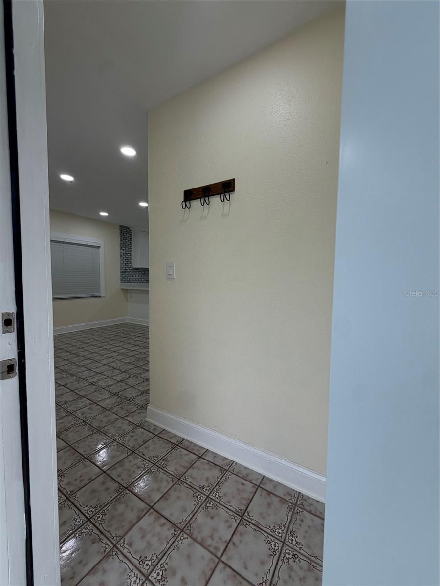 3318 W AILEEN ST — photo 2