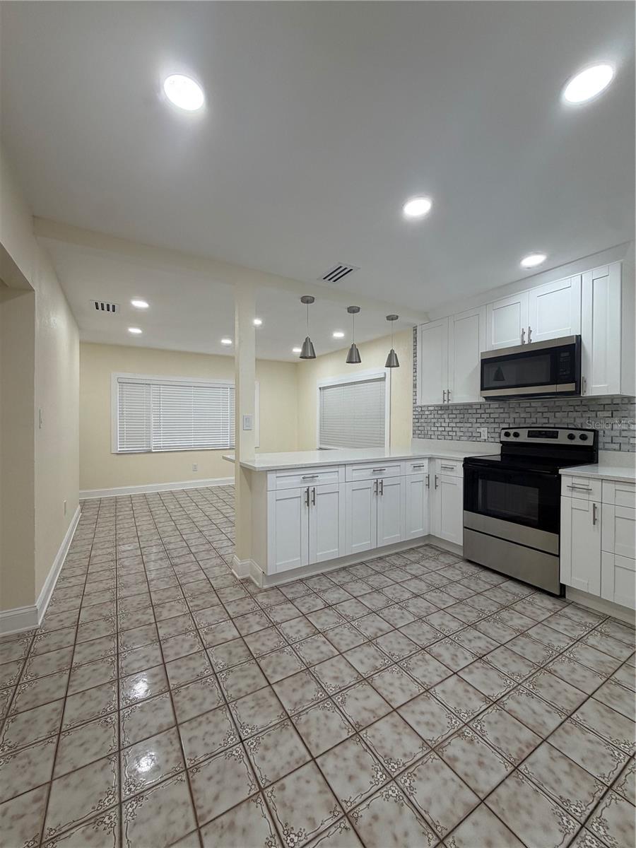 3318 W AILEEN ST — photo 8