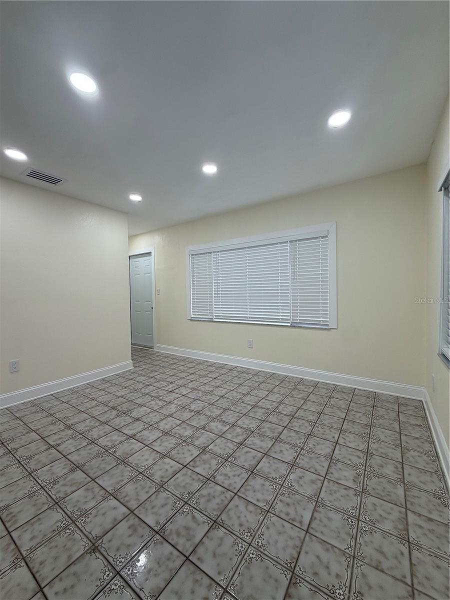 3318 W AILEEN ST — photo 6