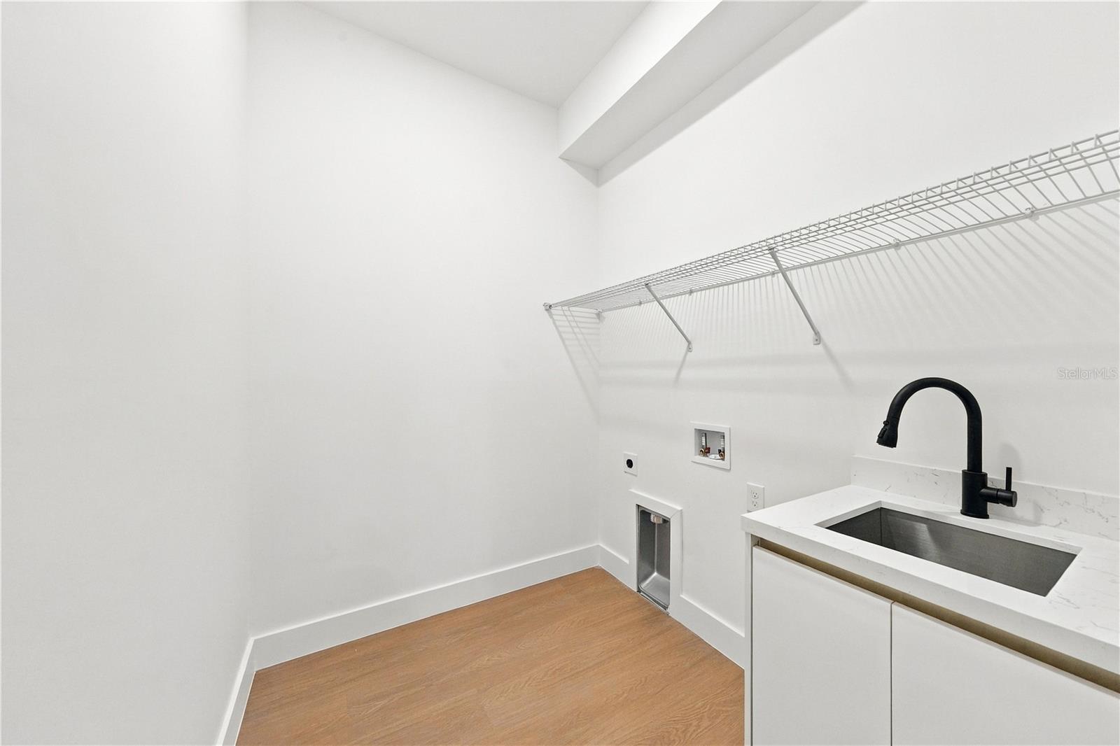 4509 ELDRON AVE — photo 21