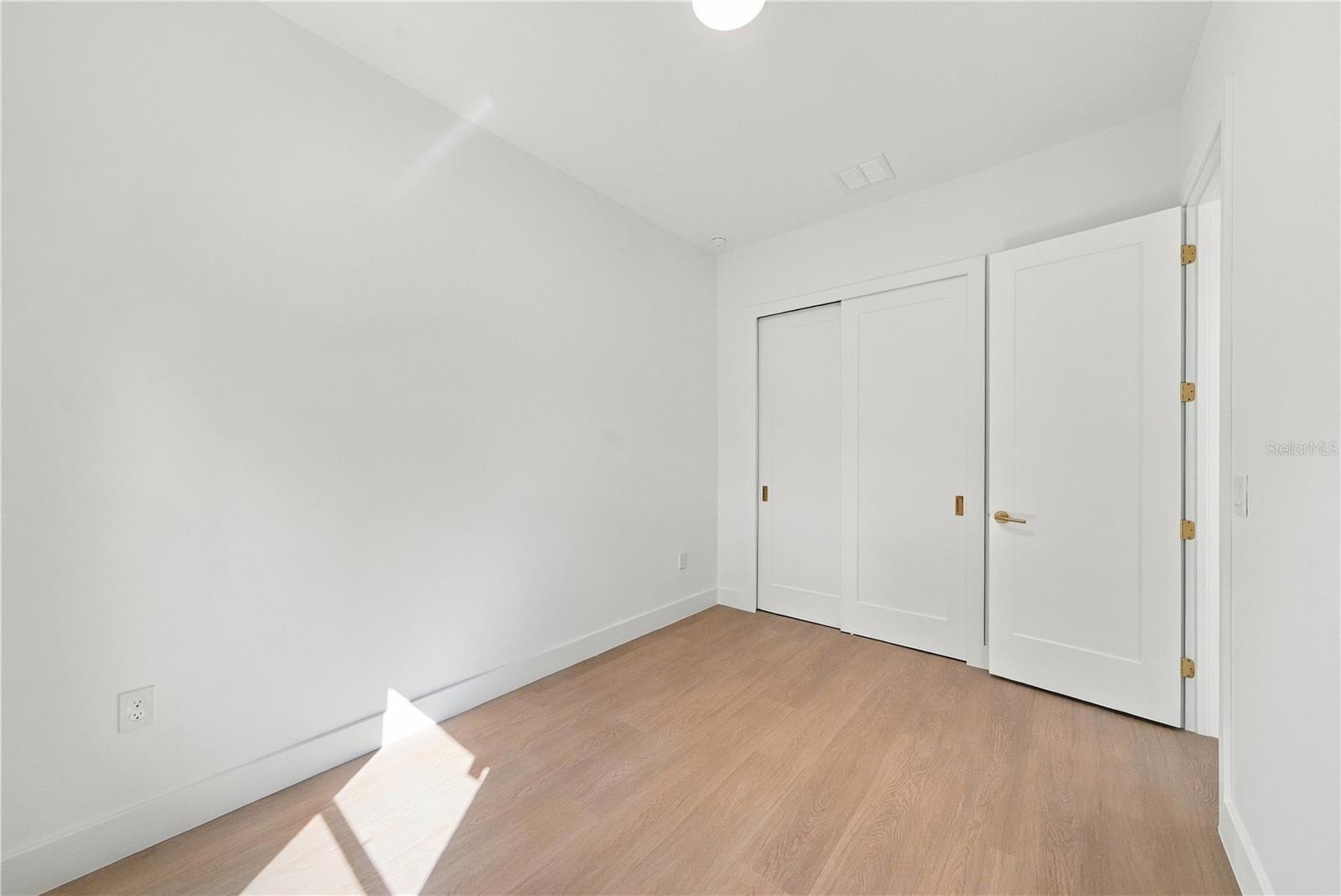 4509 ELDRON AVE — photo 19