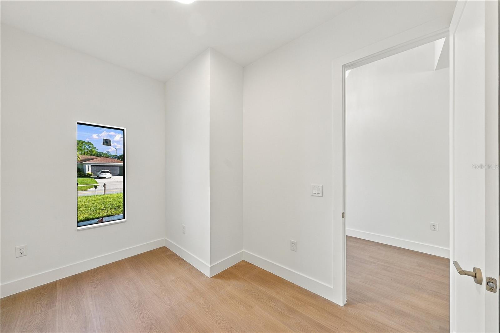 4509 ELDRON AVE — photo 20