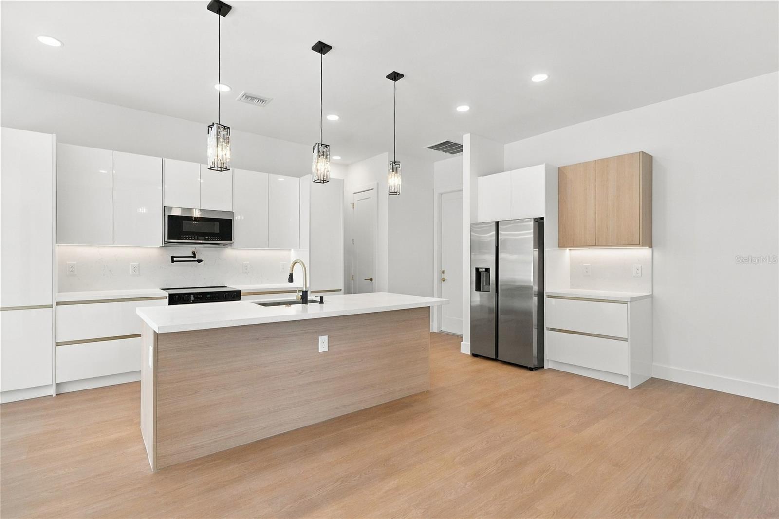 4509 ELDRON AVE — photo 7