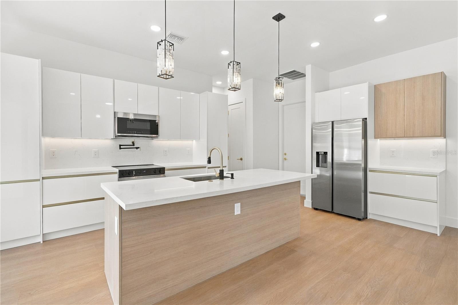 4509 ELDRON AVE — photo 10