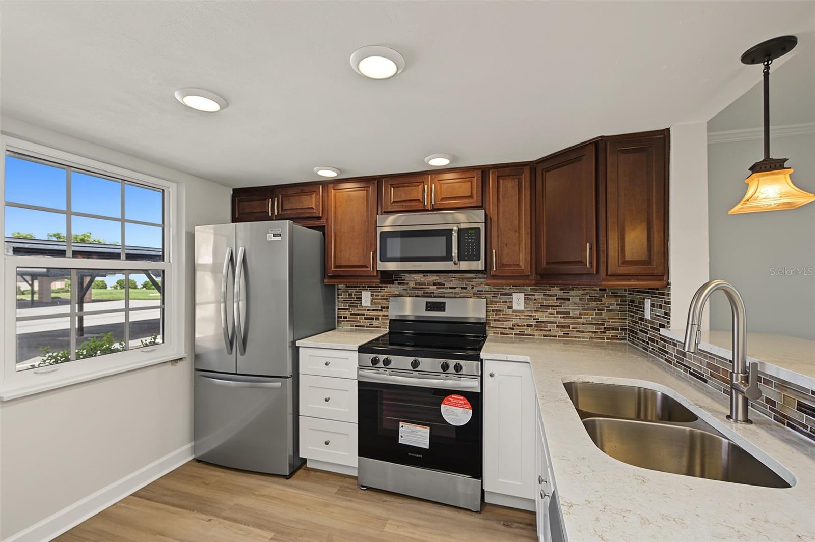 4364 SUMMERSUN DR — photo 8