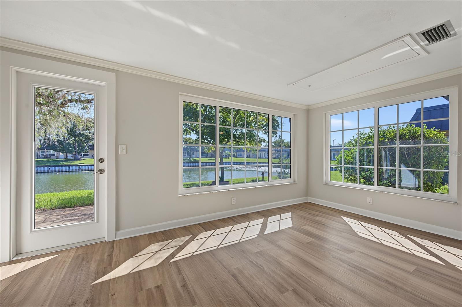 4364 SUMMERSUN DR — photo 19