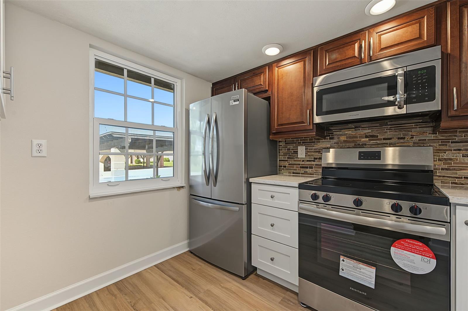 4364 SUMMERSUN DR — photo 6