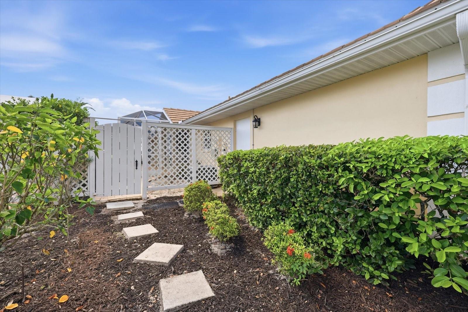 522 CLUBSIDE CIR #10 — photo 26