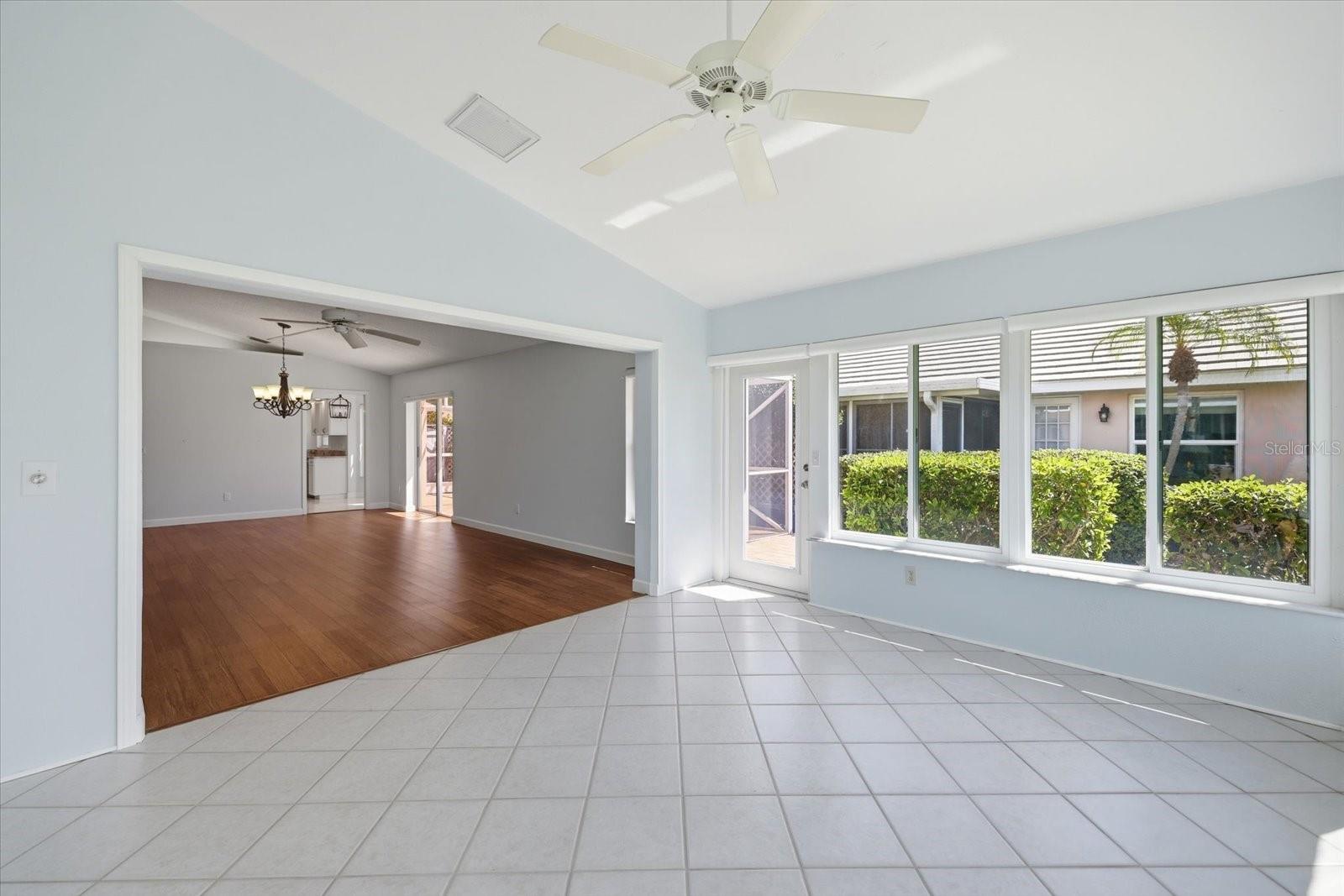 522 CLUBSIDE CIR #10 — photo 18