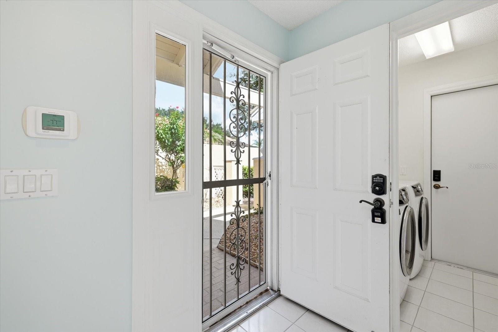 522 CLUBSIDE CIR #10 — photo 3