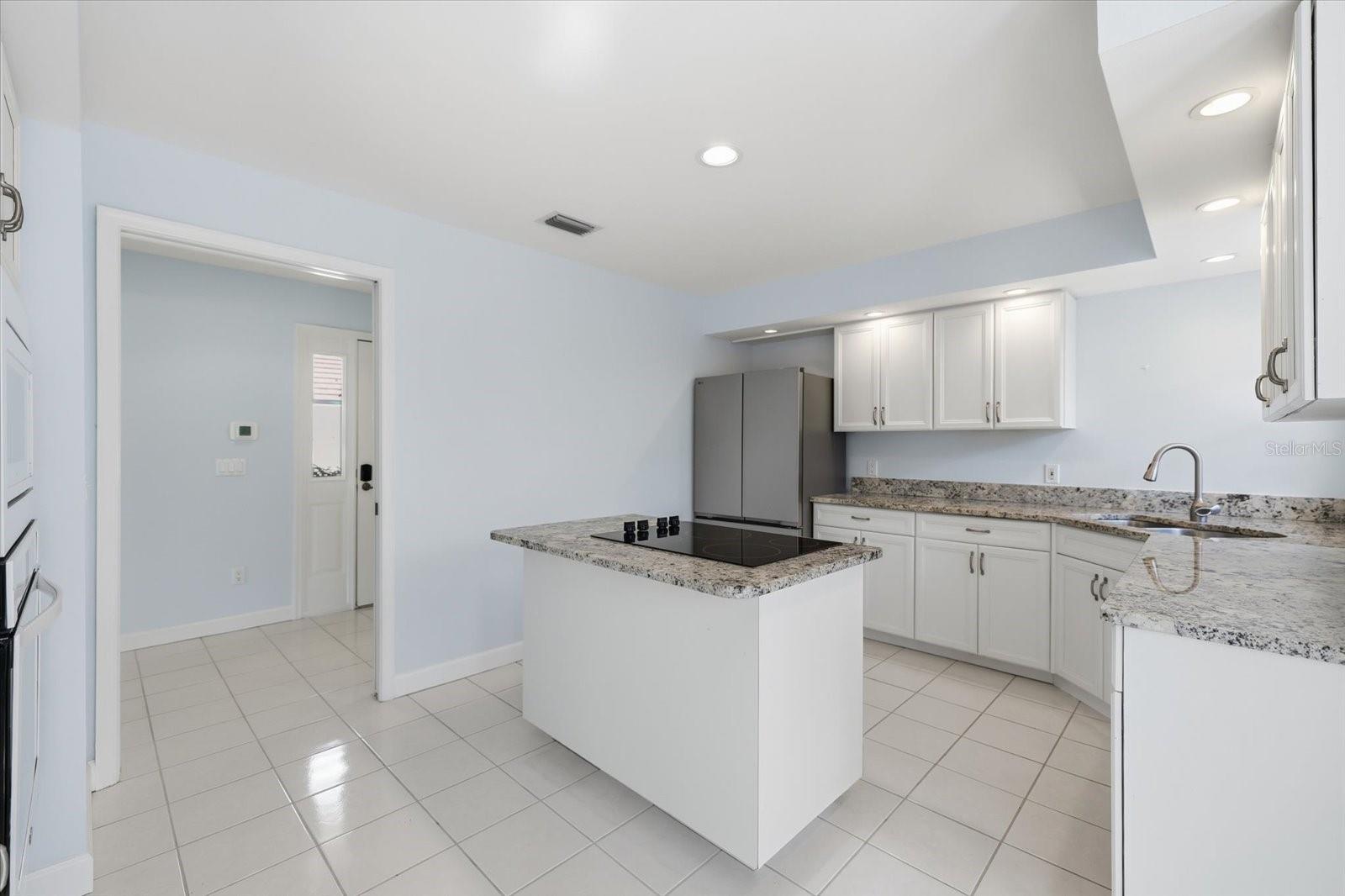 522 CLUBSIDE CIR #10 — photo 6