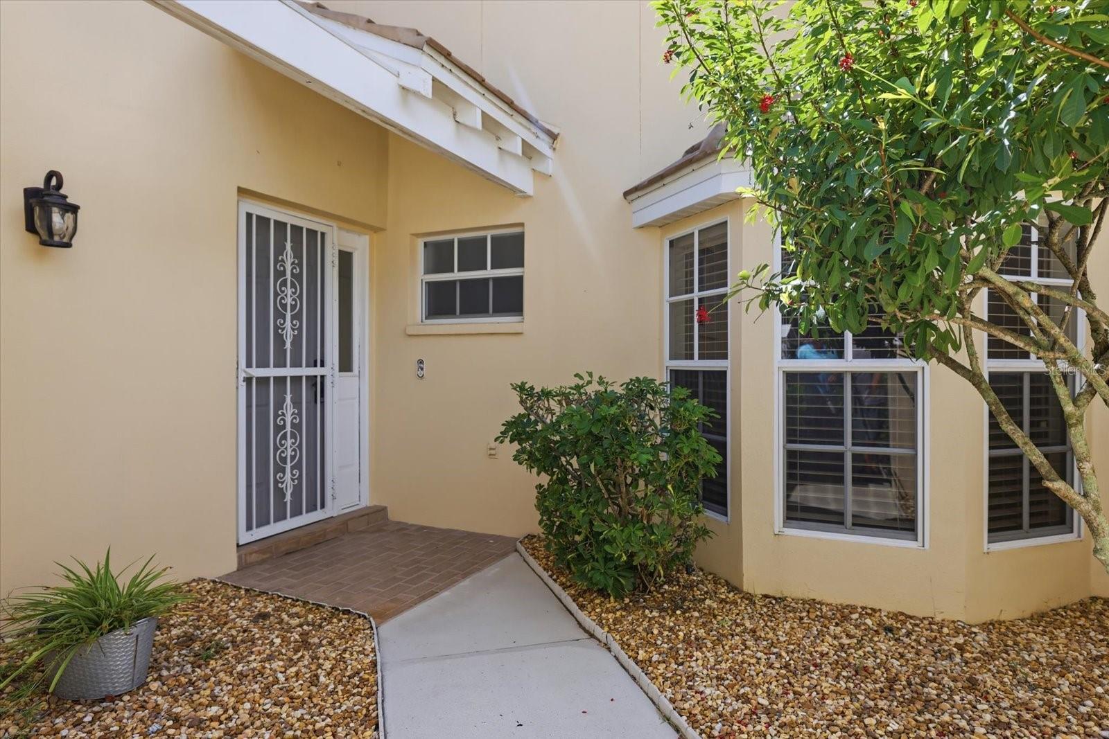 522 CLUBSIDE CIR #10 — photo 2