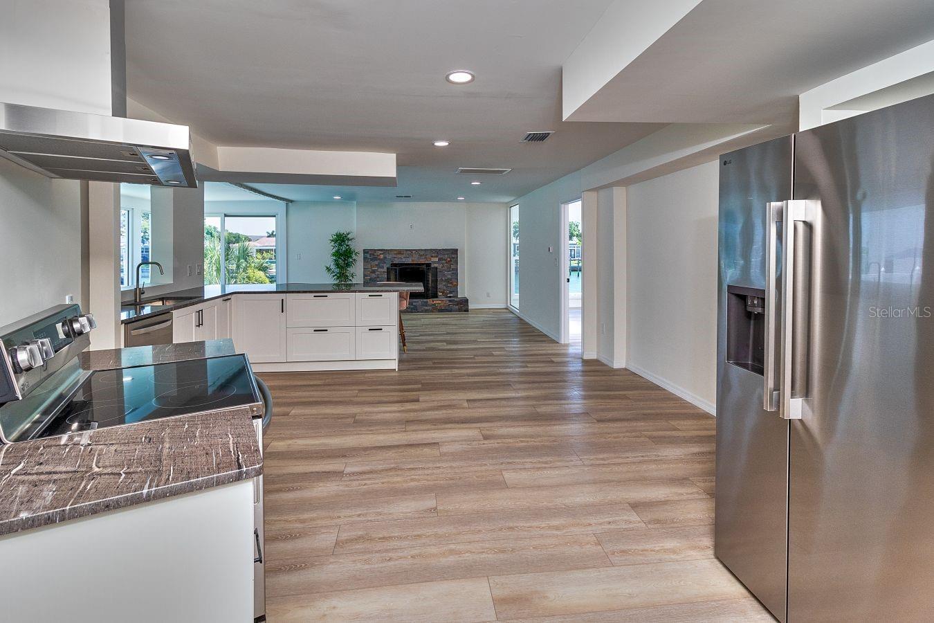 451 PALM IS NE — photo 9