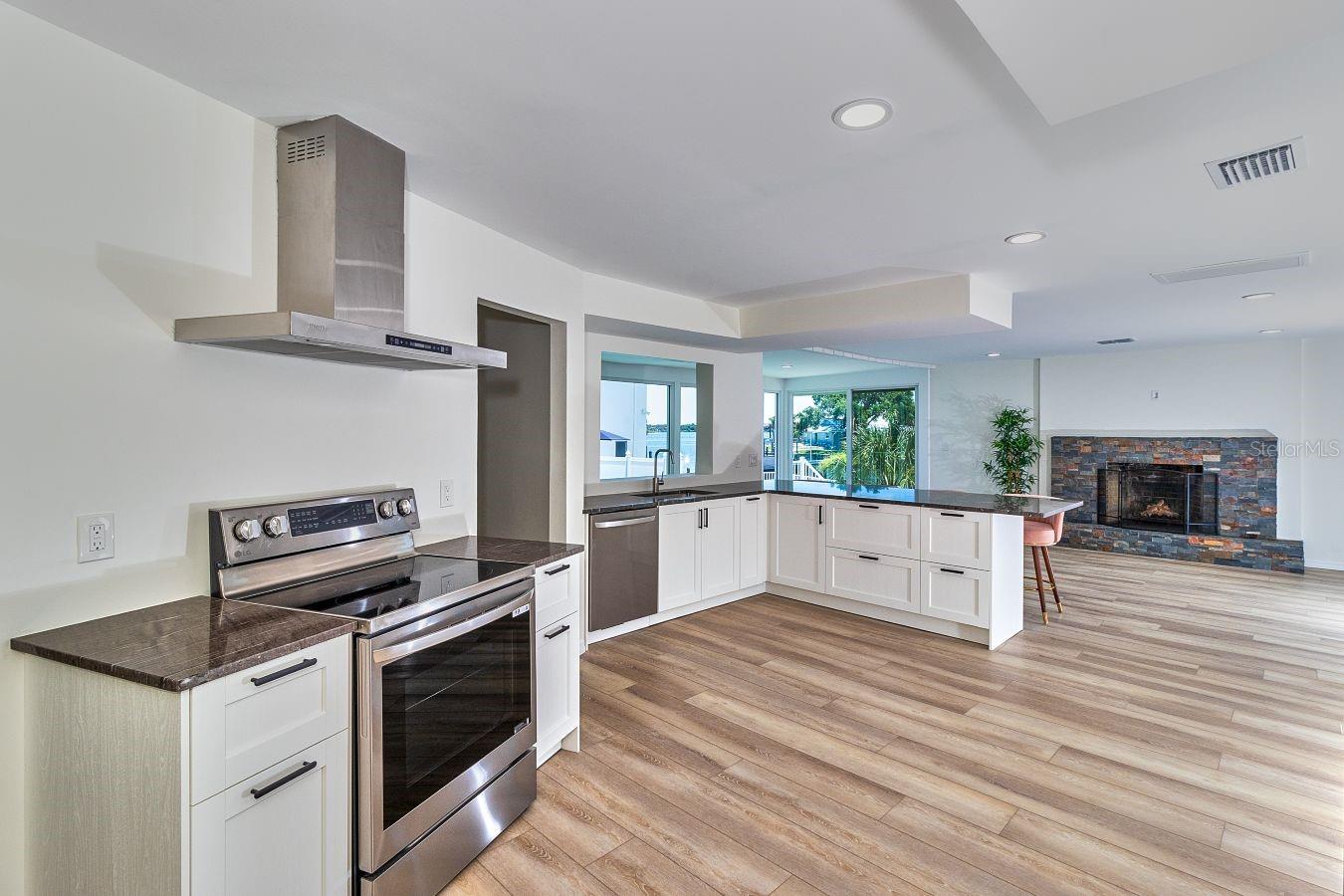 451 PALM IS NE — photo 10