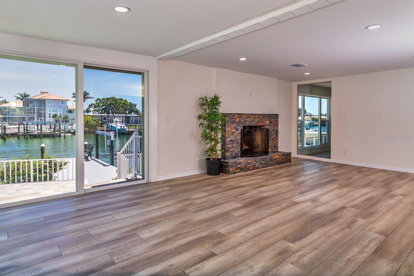 451 PALM IS NE — photo 14