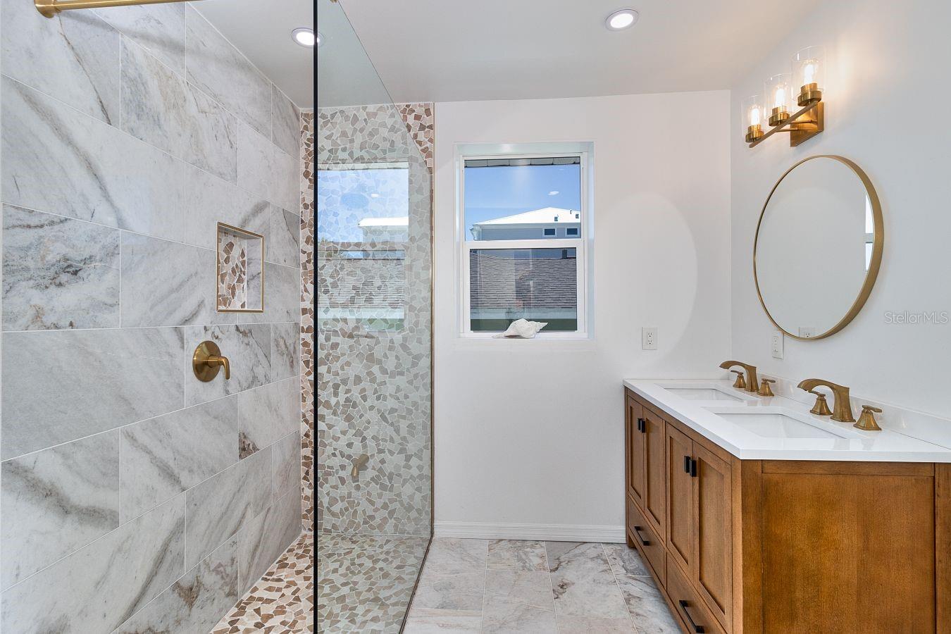 451 PALM IS NE — photo 16