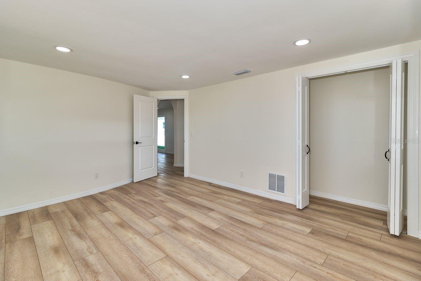 451 PALM IS NE — photo 23