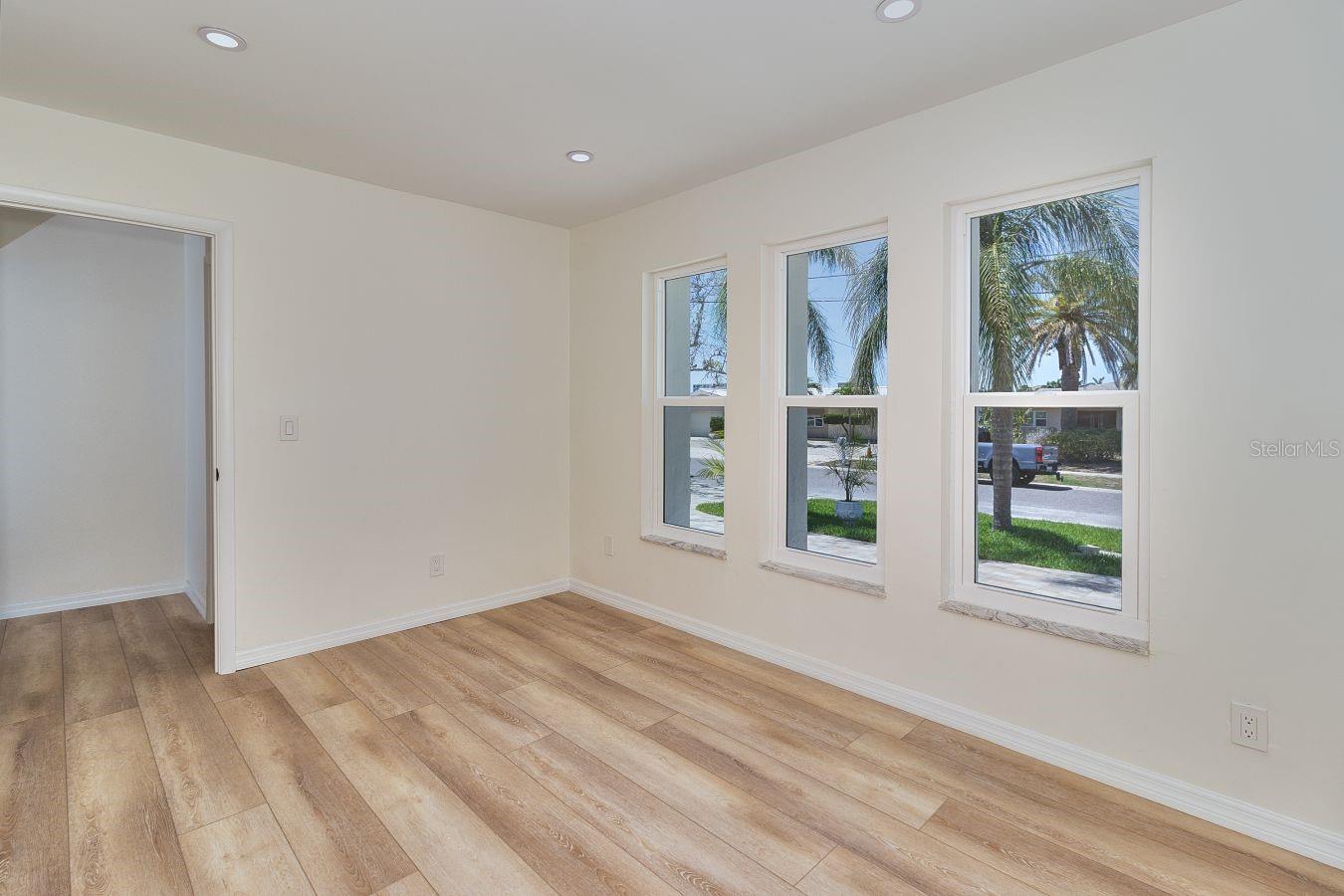 451 PALM IS NE — photo 19