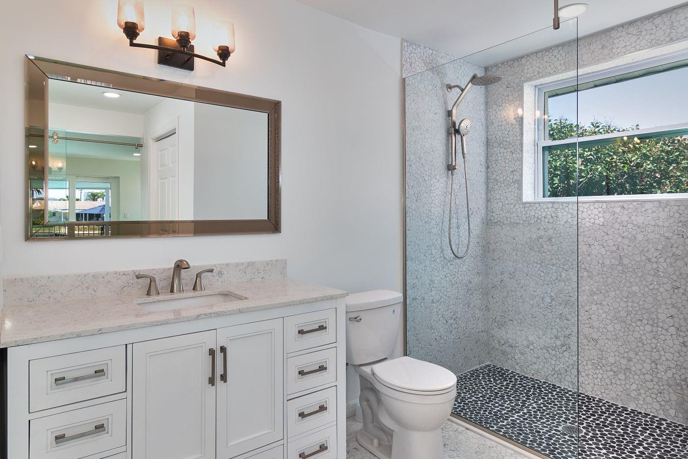 451 PALM IS NE — photo 22