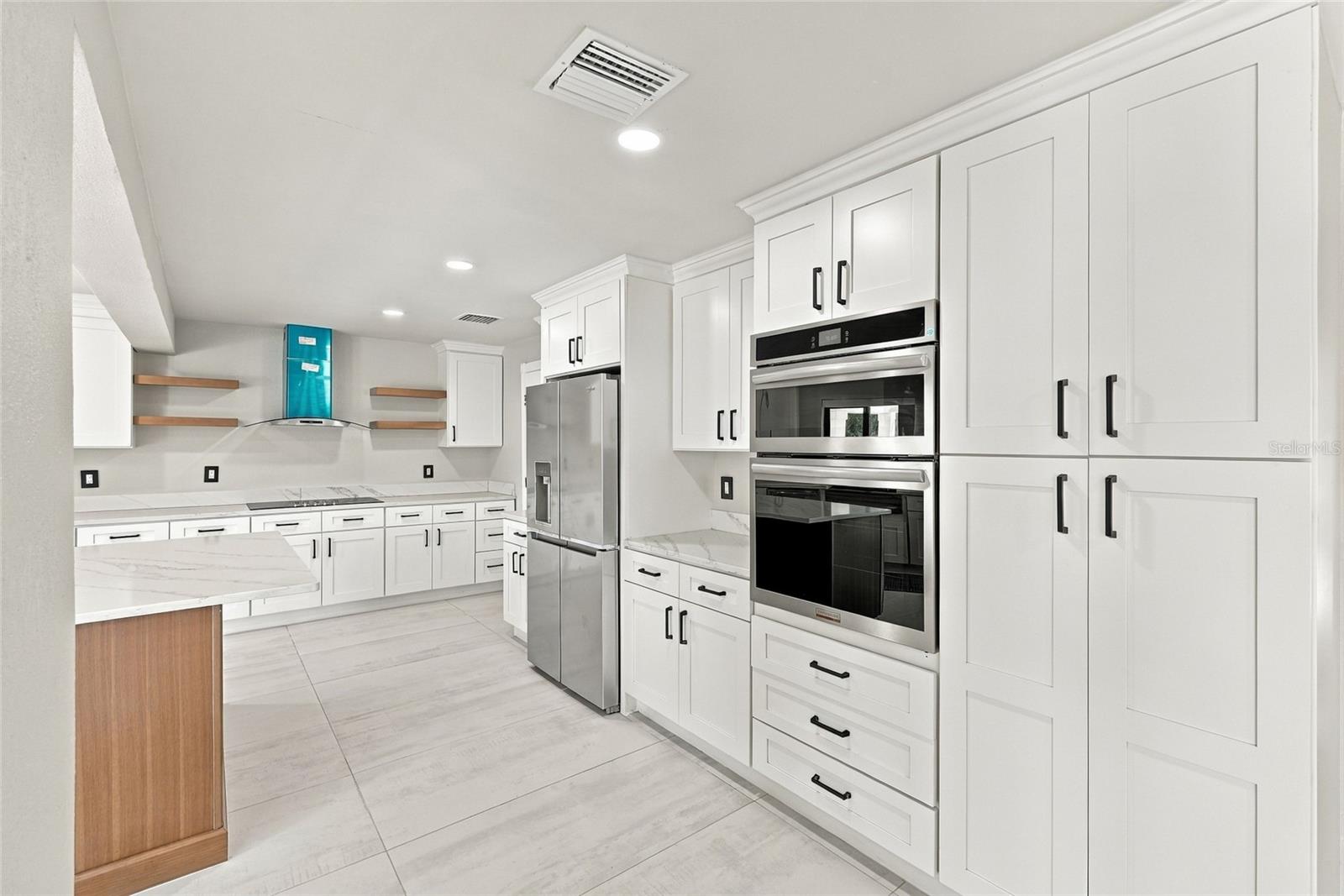 556 JOHNS PASS AVE — photo 13