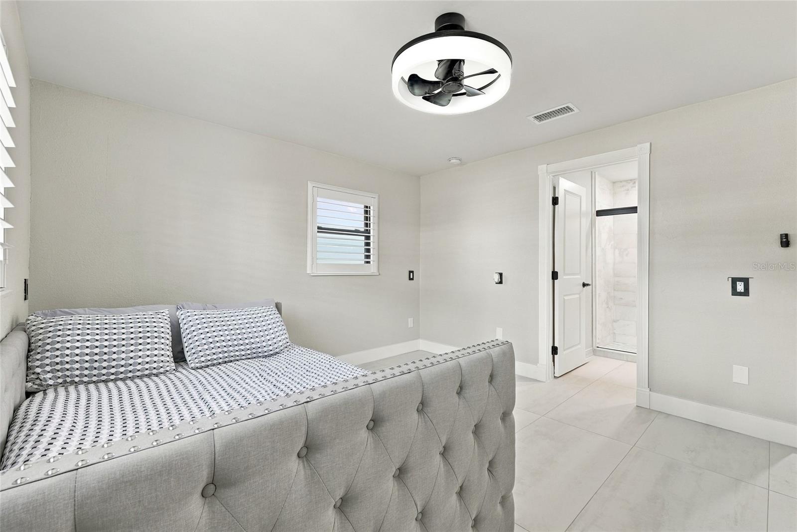 556 JOHNS PASS AVE — photo 24