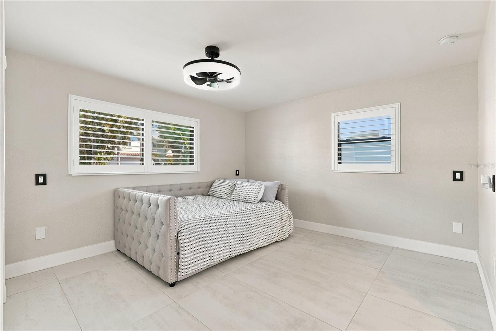 556 JOHNS PASS AVE — photo 25
