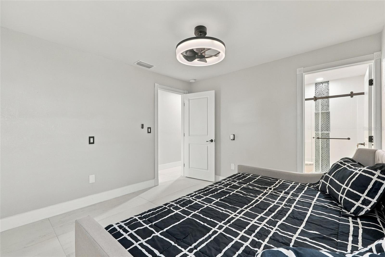 556 JOHNS PASS AVE — photo 27