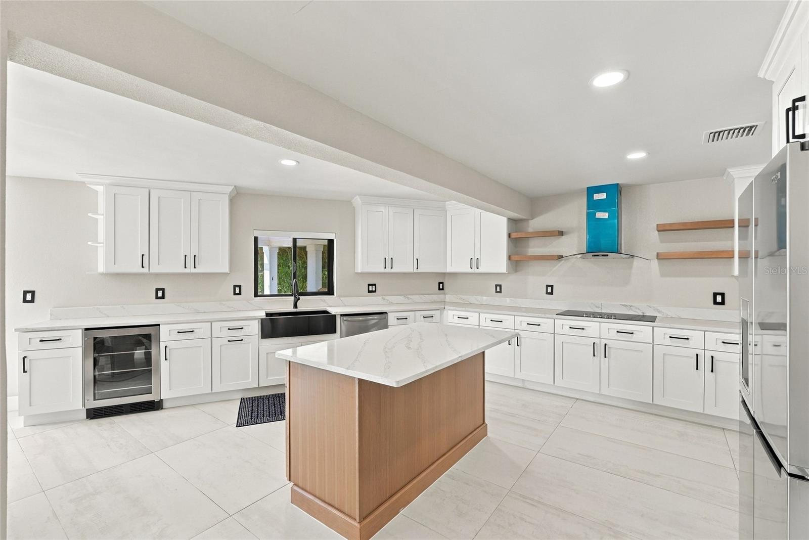 556 JOHNS PASS AVE — photo 12