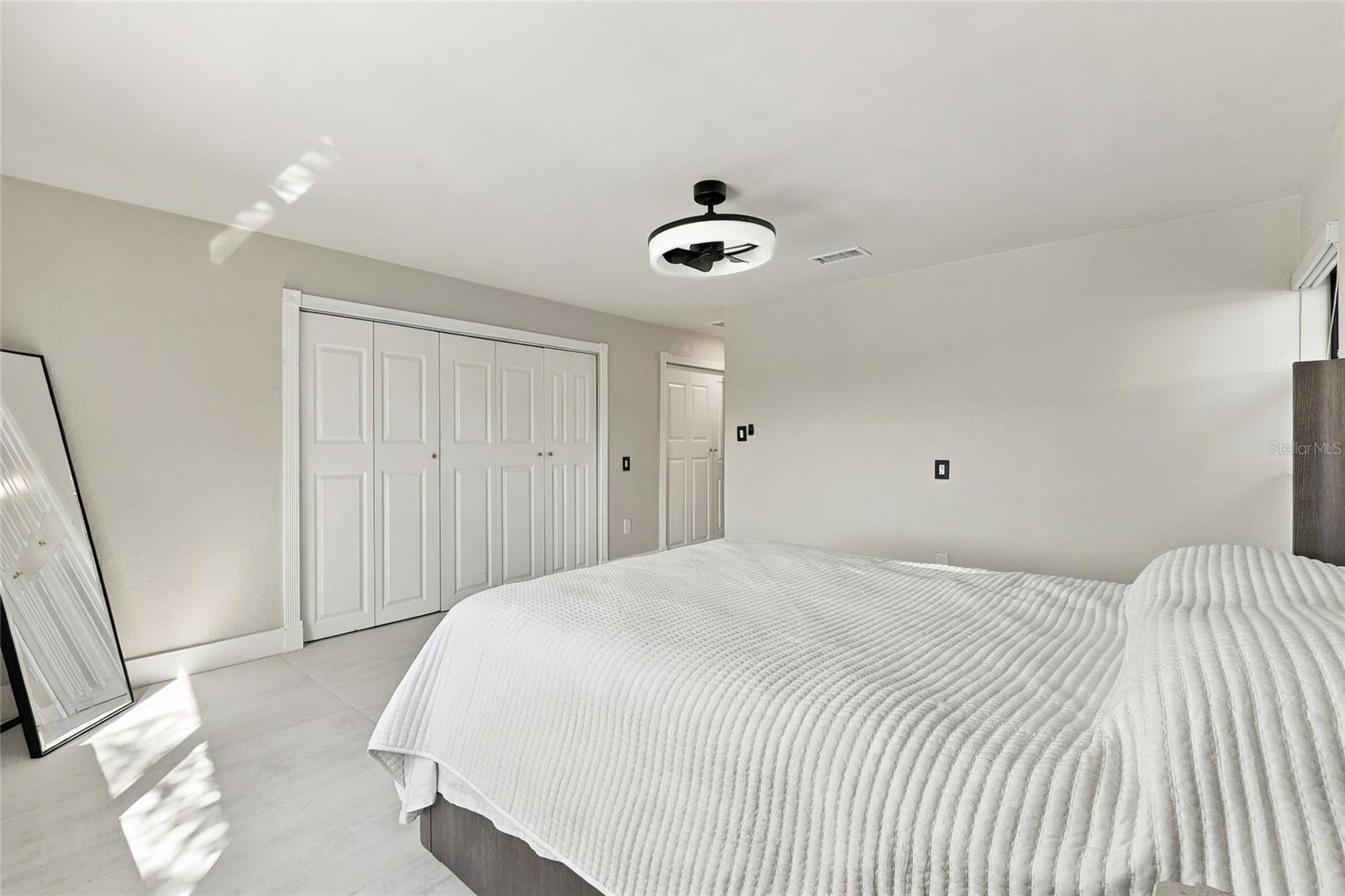 556 JOHNS PASS AVE — photo 32