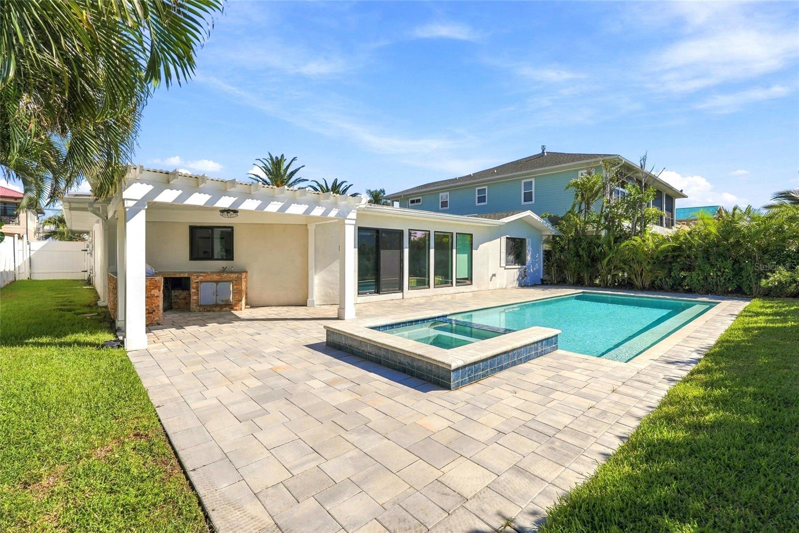 556 JOHNS PASS AVE — photo 7