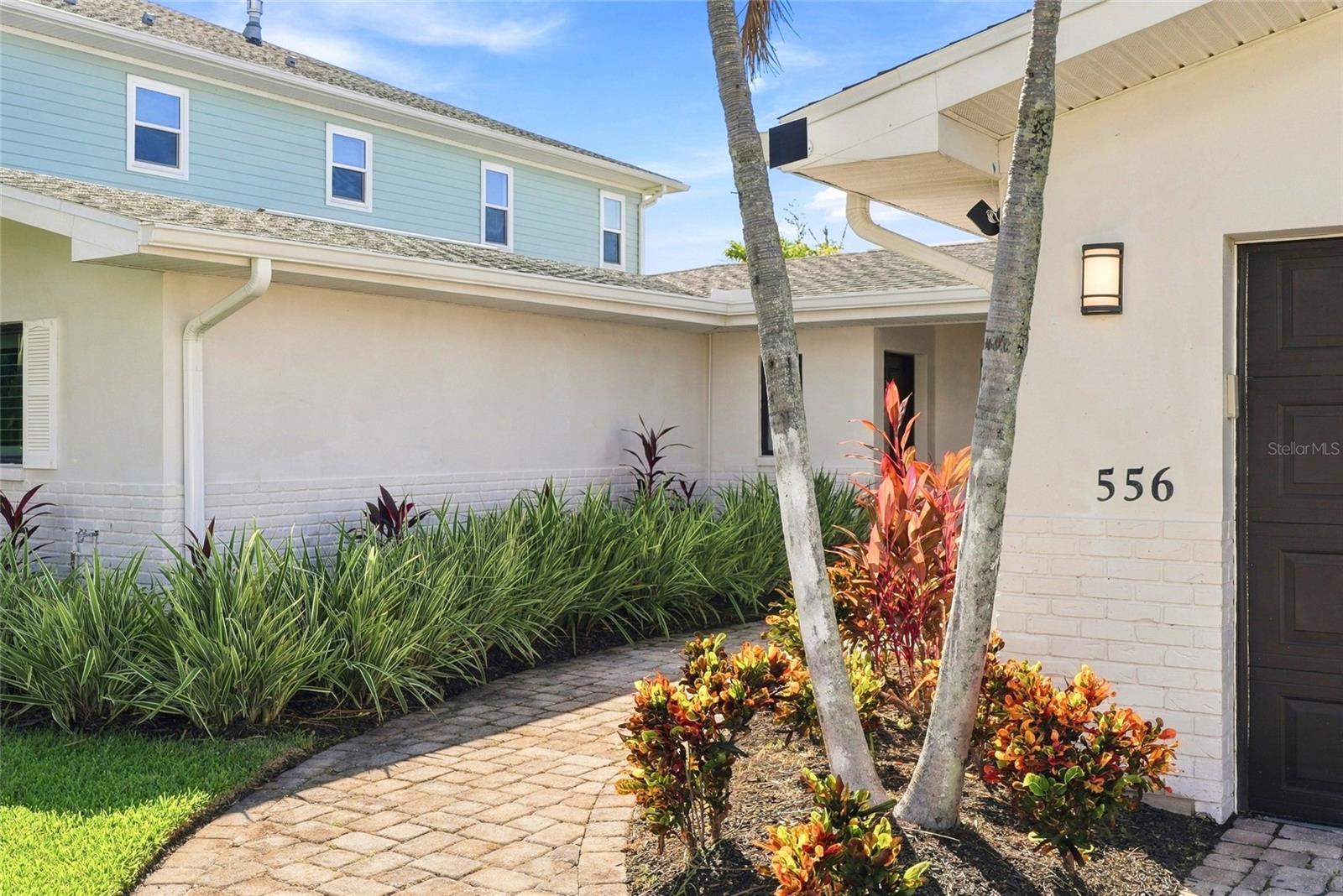 556 JOHNS PASS AVE — photo 2