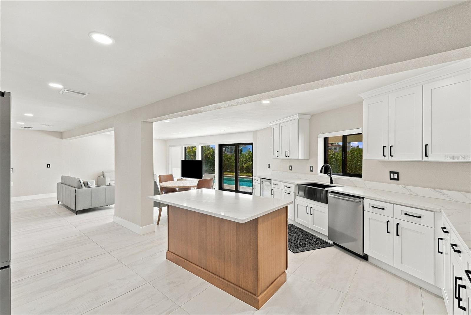 556 JOHNS PASS AVE — photo 11