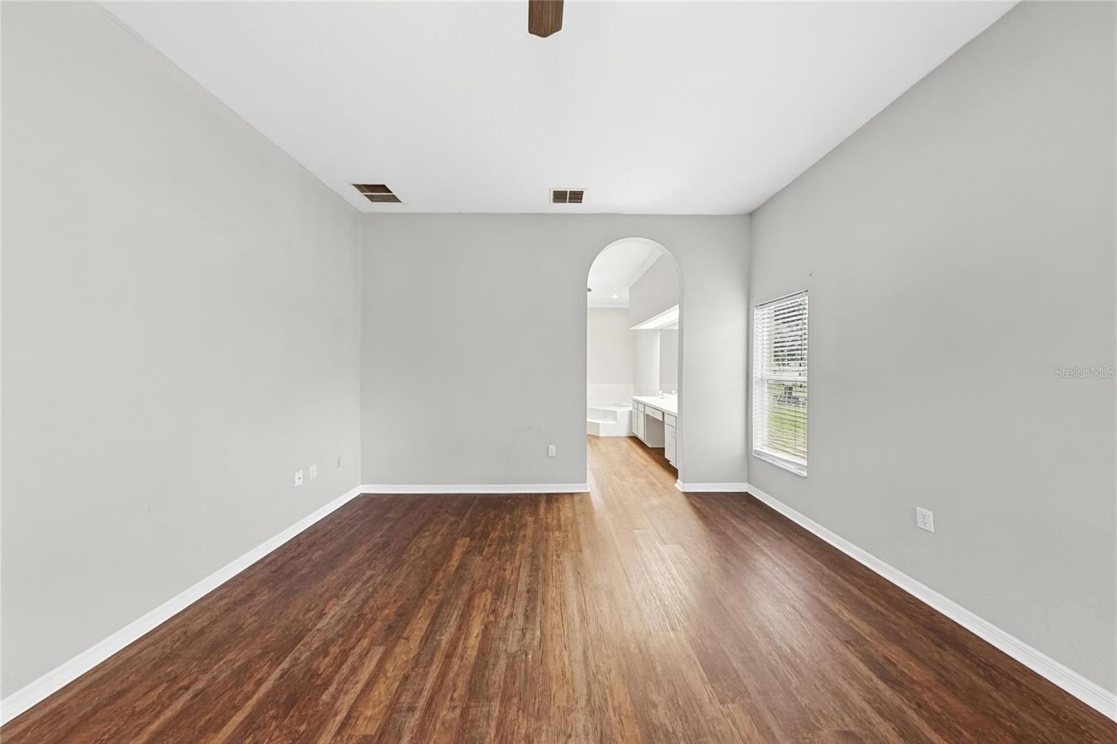2820 CLUBHOUSE DR — photo 8