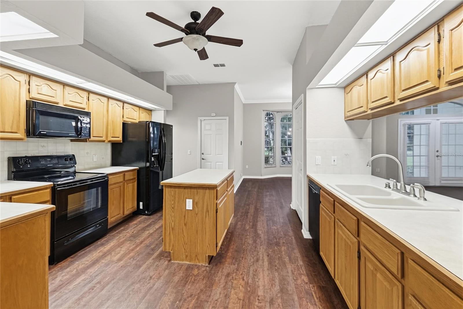 2820 CLUBHOUSE DR — photo 6