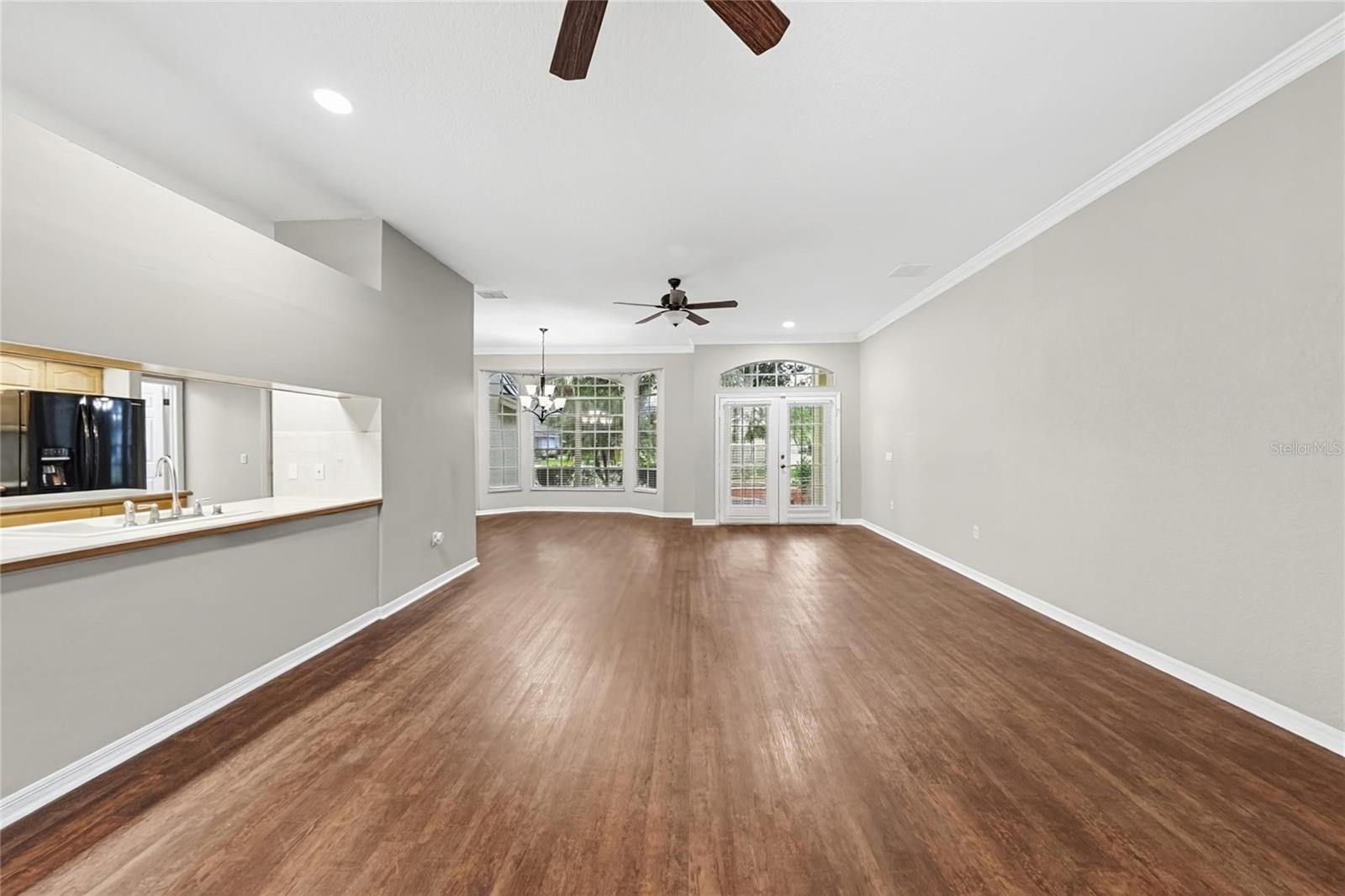 2820 CLUBHOUSE DR — photo 2
