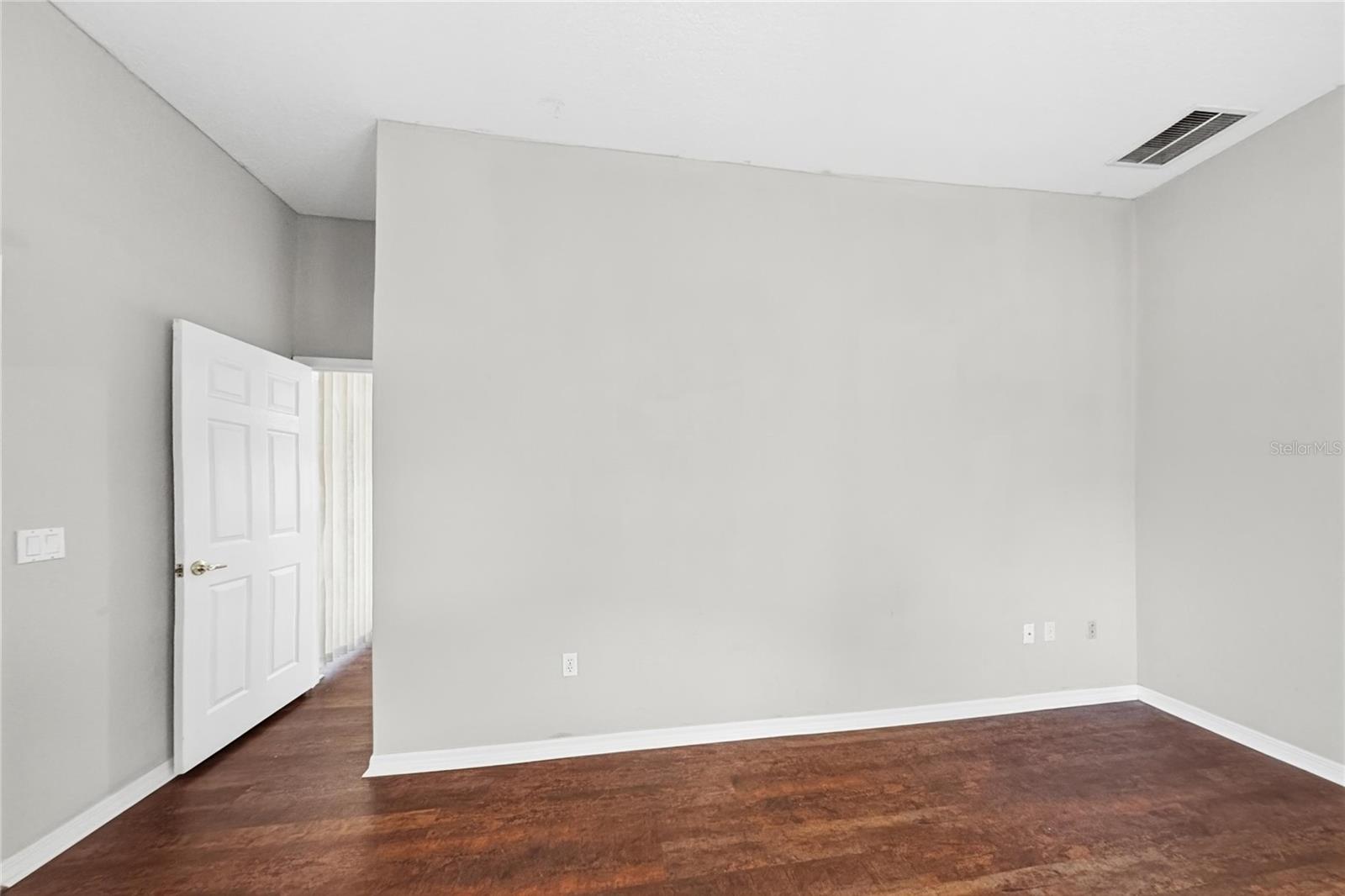 2820 CLUBHOUSE DR — photo 9
