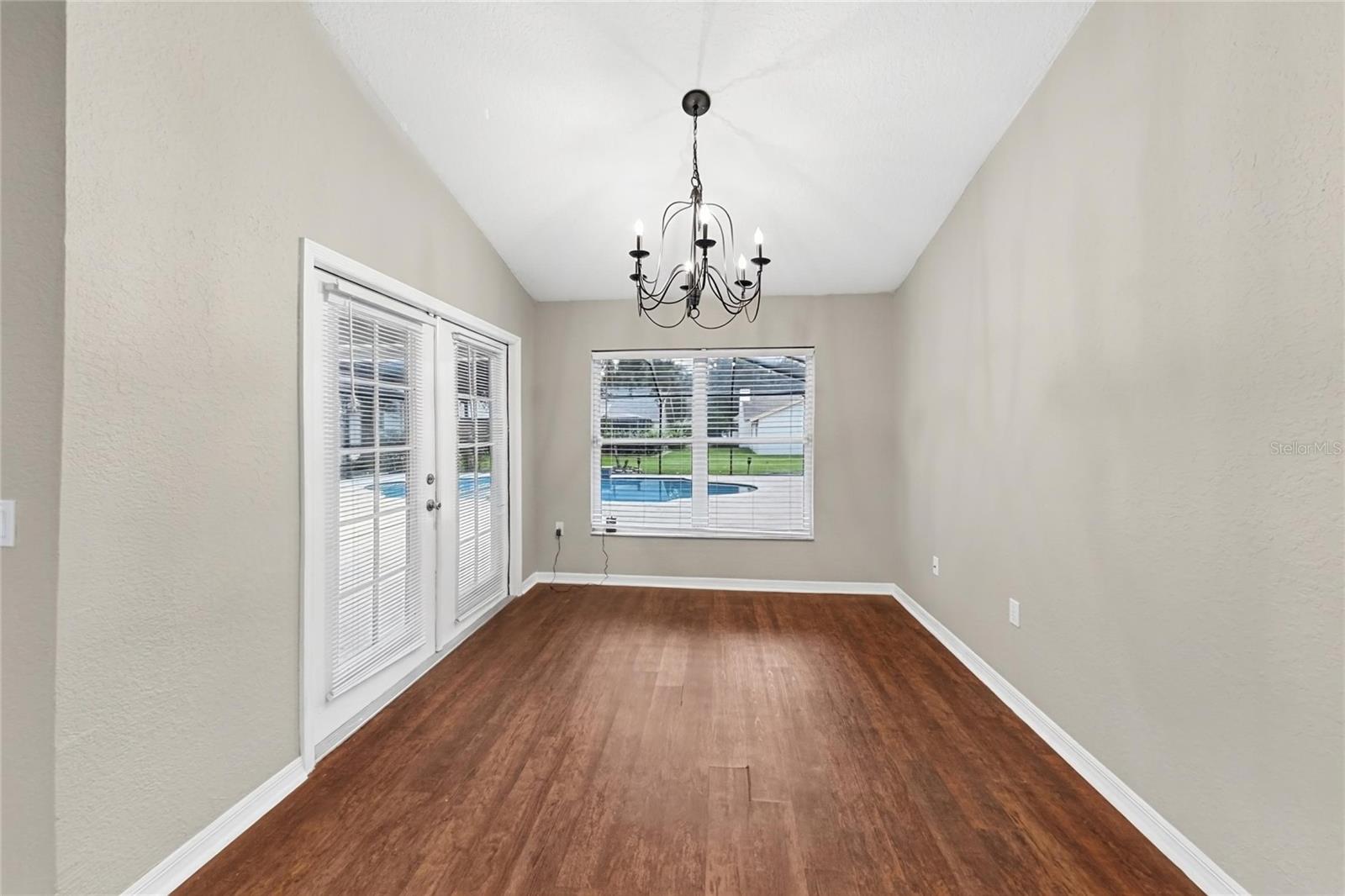 2820 CLUBHOUSE DR — photo 4