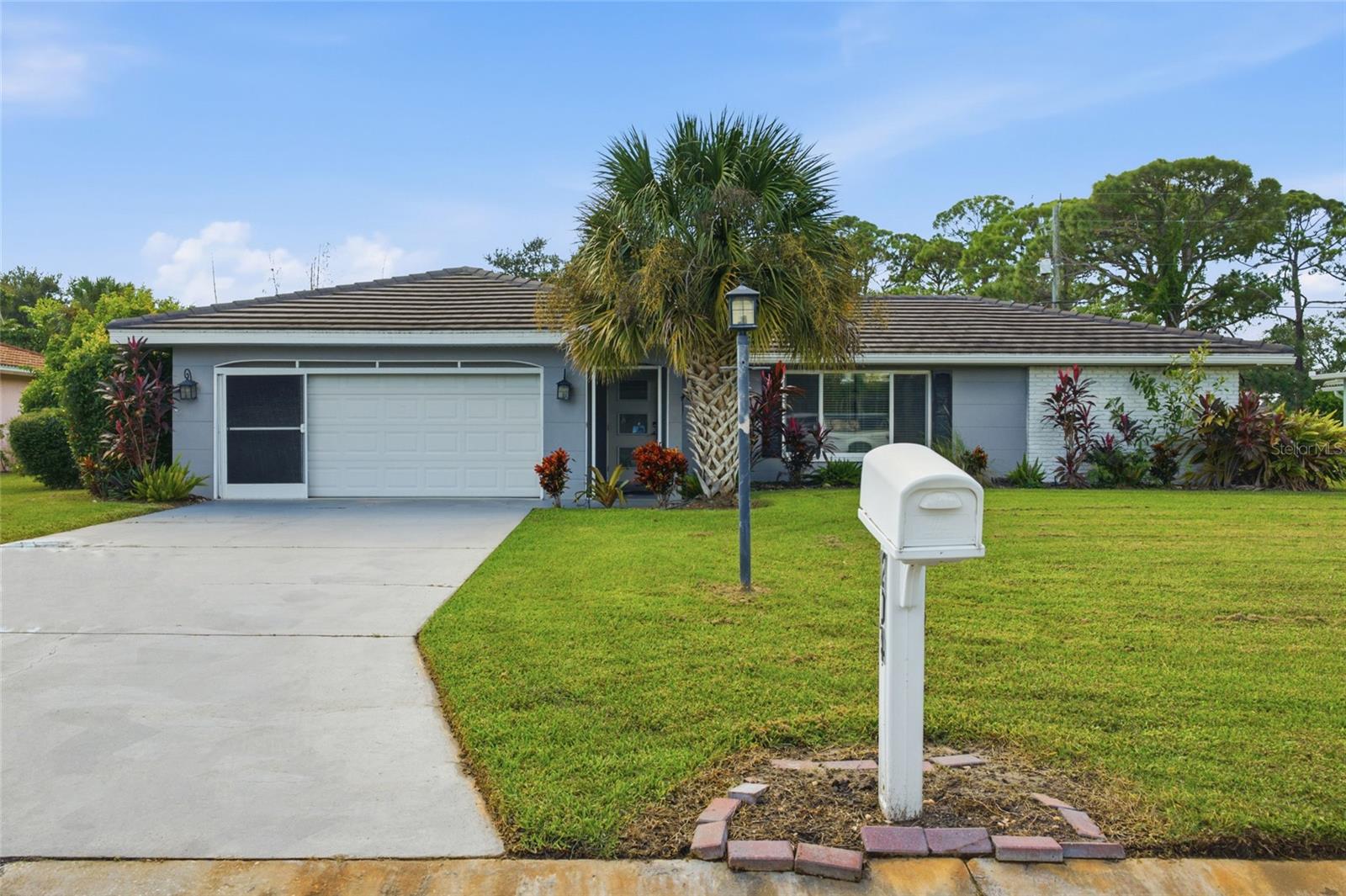 204 MONET DR — photo 2